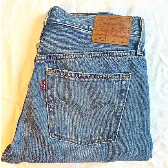 Levi 501 size 28 by 28 - Picture 4 of 5
